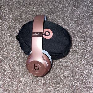 Rose gold beats solo 3